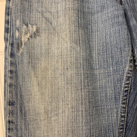 Wrangler straight fit distressed jeans 32x29 perfectly worn in for comfort. - Picture 2 of 5